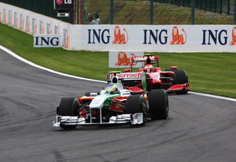 SPA FRANCORCHAMPS, BELGIUM - AUGUST 30:  Giancarlo Fisichella of Italy and Force India leads from Kimi Raikkonen of Finland and Ferrari during the Belgian Grand Prix at the Circuit of Spa Francorchamps on August 30, 2009 in Spa Francorchamps, Belgium.  (Photo by Mark Thompson/Getty Images)