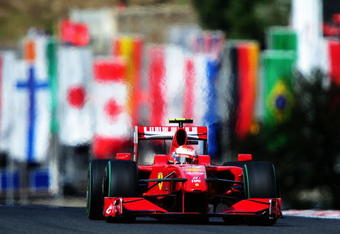 SPA FRANCORCHAMPS, BELGIUM - AUGUST 29:  Kimi Raikkonen of Finland and Ferrari drives during qualifying for the Belgian Grand Prix at the Circuit of Spa Francorchamps on August 29, 2009 in Spa Francorchamps, Belgium.  (Photo by Clive Mason/Getty Images)