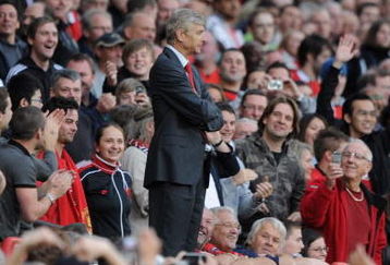 MANCHESTER, ENGLAND - AUGUST 29:  Arsenal Manager Arsene Wenger looks on after being sent to the stands during the Barclays Premier League match between Manchester United and Arsenal at Old Trafford on August 29, 2009 in Manchester, England.  (Photo by Laurence Griffiths/Getty Images)