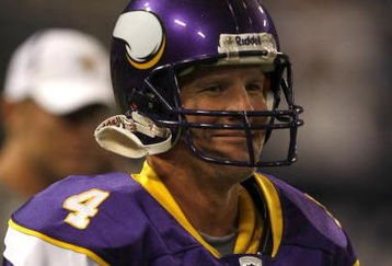 MINNEAPOLIS, MN - AUGUST 21: Quarterback Brett Favre #4 of the Minnesota Vikings runs on the field against the Kansas City Chiefs at Hubert H. Humphrey Metrodome on August 21, 2009 in Minneapolis, Minnesota. (Photo by Scott Boehm/Getty Images)