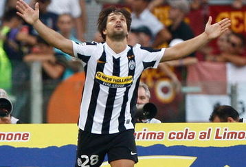 ROME - AUGUST 30:  Ribas d Cunha Diego of Juventus celebrates after scoring during the Serie A match between Roma and Juventus at Stadio Olimpico on August 30, 2009 in Rome, Italy.  (Photo by Paolo Bruno/Getty Images)