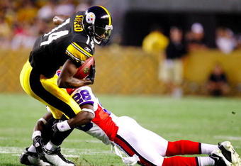 PITTSBURGH - AUGUST 29: Wide Reciever Limas Sweed #14 of the Pittsburgh Steelers makes the catch  against corner back Leodis McKelvin #28 of the Buffalo Bills at Heinz Field on August 29, 2009 in Pittsburgh, Pennsylvania. (Photo by Gregory Shamus/Getty Images)