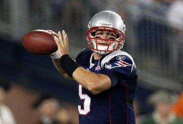 FOXBORO, MA - AUGUST 20:  Kevin O'Connell #5 of the New England Patriots throws a pass against the Cincinnati Bengals during their preseason game at Gillette Stadium on August 20, 2009 in Foxboro, Massachusetts.  (Photo by Jim Rogash/Getty Images)