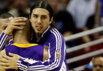 ORLANDO, FL - JUNE 11:  Jordan Farmar #5 and Sasha Vujacic #18 hug teammate Derek Fisher #2 of the Los Angeles Lakers in the second half against the Orlando Magic in Game Four of the 2009 NBA Finals on June 11, 2009 at Amway Arena in Orlando, Florida.  NOTE TO USER:  User expressly acknowledges and agrees that, by downloading and or using this photograph, User is consenting to the terms and conditions of the Getty Images License Agreement.  (Photo by Chris Graythen/Getty Images)