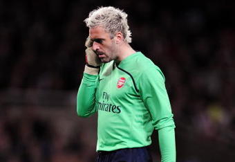 LONDON, ENGLAND - MAY 05:  Manuel Almunia of Arsenal looks at the ground during the UEFA Champions League Semi Final Second Leg match between Arsenal and Manchester United at Emirates Stadium on May 5, 2009 in London, England.  (Photo by Shaun Botterill/Getty Images)