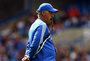 LONDON, ENGLAND - AUGUST 25:  Carlo Ancelotti of Chelsea gives instructions during a training session at Stamford Bridge on August 25, 2009 in London, England.  (Photo by Clive Rose/Getty Images)