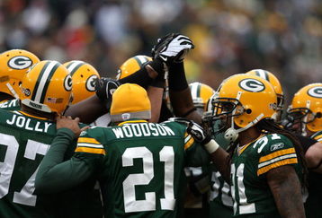 GREEN BAY, WI - NOVEMBER 30:  (L-R) Johnny Jolly #97, Charles Woodson #21 and Al Harris #31 of the Green Bay Packers huddle up with their defensive teammates against the Carolina Panthers at Lambeau Field on November 30, 2008 in Green Bay, Wisconsin. The Panthers won 35-31.  (Photo by Jonathan Daniel/Getty Images)