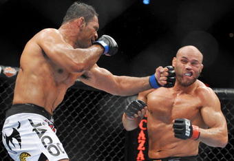 PORTLAND, OR - AUGUST 29:  UFC fighter Antonio Nogueira (L) battles UFC fighter Randy Couture (R) during their Heavyweight bout at UFC 102:  Couture vs. Nogueira at the Rose Garden Arena on August 29, 2009 in Portland, Oregon.  (Photo by Jon Kopaloff/Getty Images)