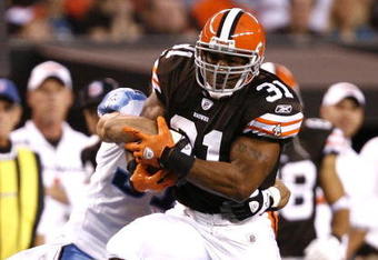 CLEVELAND - AUGUST 29:  Jamal Lewis #31 of the Cleveland Browns runs through the defense of the Tennessee Titans at Cleveland Browns Stadium on August 29, 2009 in Cleveland, Ohio.  (Photo by Matt Sullivan/Getty Images)