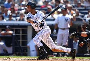 NEW YORK - AUGUST 30: Derek Jeter #2 of the New York Yankees hits a base hit against the Chicago White Sox during their game on August 30, 2009 at Yankee Stadium in the Bronx borough of New York City.  (Photo by Chris McGrath/Getty Images)