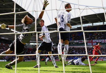 BOLTON, ENGLAND - AUGUST 29:  Steven Gerrard of Liverpool scores the winning goal past Jussi Jaaskelainen of Bolton Wanderers during the Barclays Premier League match between Bolton Wanderers and Liverpool at the Reebok Stadium on August 29, 2009 in Bolton, England.  (Photo by Alex Livesey/Getty Images)