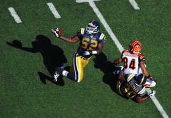 EAST RUTHERFORD, NJ - OCTOBER 12:  David Harris #52 of the New York Jets almost makes an interception as T.J. Houshmandzadeh #84 of the Cincinnati Bengals falls over Drew Coleman #30 during their game on October 12, 2008 at Giants Stadium in East Rutherford, New Jersey.  (Photo by Al Bello/Getty Images)