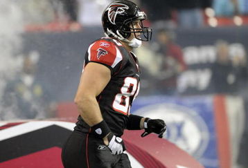 ATLANTA - NOVEMBER 23: Tight end Ben Hartsock #89 of the Atlanta Falcons enters the field before play against the Carolina Panthers at the Georgia Dome on November 23, 2008 in Atlanta, Georgia.  (Photo by Al Messerschmidt/Getty Images) 