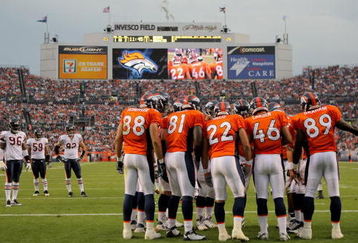 DENVER - AUGUST 30:  The Denver Broncos offensive huddles against the Chicago Bears during preseason NFL action at INVESCO Field at Mile High on August 30, 2009 in Denver, Colorado. The Bears defeated the Broncos 27-17.  (Photo by Doug Pensinger/Getty Images)