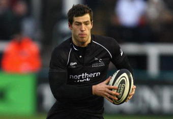 NEWCASTLE-UPON-TYNE, UNITED KINGDOM - DECEMBER 27:Tim Visser of Newcastle Falcons in action during the Guinness Premiership match between Newcastle Falcons and Worcester Warriors at Kingston Park on December 27, 2008 in Newcastle, England.  (Photo by Laurence Griffiths/Getty Images)