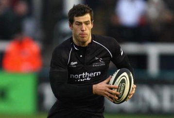 NEWCASTLE-UPON-TYNE, UNITED KINGDOM - DECEMBER 27:Tim Visser of Newcastle Falcons in action during the Guinness Premiership match between Newcastle Falcons and Worcester Warriors at Kingston Park on December 27, 2008 in Newcastle, England.  (Photo by Laurence Griffiths/Getty Images)