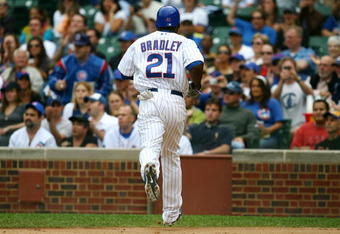 CHICAGO - AUGUST 28: Right fielder Milton Bradley #21 of the Chicago Cubs jogs off of the field after scoring in the first inning against the New York Mets at Wrigley Field on August 28, 2009 in Chicago, Illinois. (Photo by Jonathan Daniel/Getty Images)