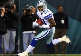 PHILADELPHIA - DECEMBER 28:  Adam Jones #21 of the Dallas Cowboys runs the ball against the Philadelphia Eagles on December 28, 2008 at Lincoln Financial Field in Philadelphia, Pennsylvania.  (Photo by Jim McIsaac/Getty Images)