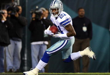 PHILADELPHIA - DECEMBER 28:  Adam Jones #21 of the Dallas Cowboys runs the ball against the Philadelphia Eagles on December 28, 2008 at Lincoln Financial Field in Philadelphia, Pennsylvania.  (Photo by Jim McIsaac/Getty Images)
