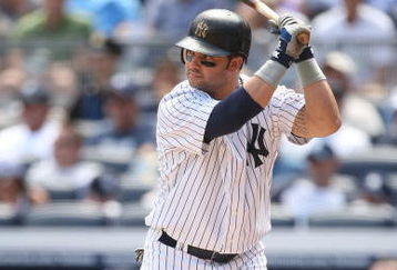 NEW YORK - AUGUST 27:  Nick Swisher #33 of The New York Yankees in action against The Texas Rangers during their game on August 27th, 2009 at Yankee Stadium in the Bronx Borough of New York.  (Photo by Al Bello/Getty Images)