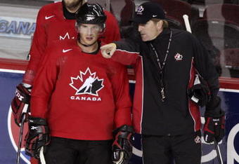 CALGARY, CANADA - AUGUST 24: Head Coach Mike Babcock points out something to Sidney Crosby during the second practice of the Team Canada Olympic Orientation Camp on August 24, 2009 at the Pengrowth Saddledome in Calgary, Alberta, Canada. Rick Nash is behind Crosby.(Photo by Mike Ridewood/Getty Images)