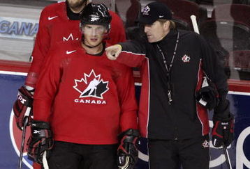 CALGARY, CANADA - AUGUST 24: Head Coach Mike Babcock points out something to Sidney Crosby during the second practice of the Team Canada Olympic Orientation Camp on August 24, 2009 at the Pengrowth Saddledome in Calgary, Alberta, Canada. Rick Nash is behind Crosby.(Photo by Mike Ridewood/Getty Images)