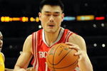 LOS ANGELES, CA - MAY 06:  Yao Ming #11 of the Houston Rockets moves the ball against Andrew Bynum #17 of the Los Angeles Lakers in Game Two of the Western Conference Semifinals during the 2009 NBA Playoffs at Staples Center on May 6, 2009 in Los Angeles, California. NOTE TO USER: User expressly acknowledges and agrees that, by downloading and or using this photograph, User is consenting to the terms and conditions of the Getty Images License Agreement.  (Photo by Harry How/Getty Images)