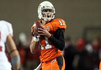 STILLWATER, OK - NOVEMBER 29:  Quarterback Zac Robinson #11 of the Oklahoma State Cowboys drops back to pass against the Oklahoma Sooners at Boone Pickens Stadium on November 29, 2008 in Stillwater, Oklahoma.  (Photo by Ronald Martinez/Getty Images)