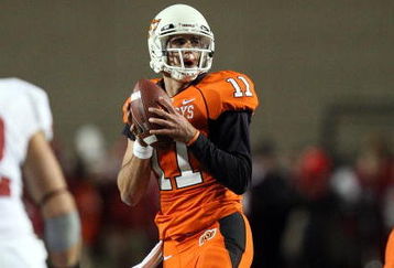 STILLWATER, OK - NOVEMBER 29:  Quarterback Zac Robinson #11 of the Oklahoma State Cowboys drops back to pass against the Oklahoma Sooners at Boone Pickens Stadium on November 29, 2008 in Stillwater, Oklahoma.  (Photo by Ronald Martinez/Getty Images)