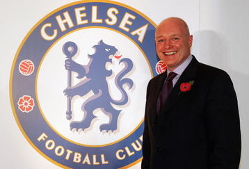 LONDON - NOVEMBER 12:  Chief executive Peter Kenyon poses at the unveiling of the new Chelsea badge during a Chelsea Football Club press conference on November 12, 2004  at Stamford Bridge, London. (Photo by Mike Hewitt/Getty Images)