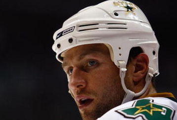 LOS ANGELES - NOVEMBER 11:  Brenden Morrow #10 of the Dallas Stars looks on during the game against the Los Angeles Kings at Staples Center on November 11, 2008 in Los Angeles, California. (Photo by Jeff Gross/Getty Images)