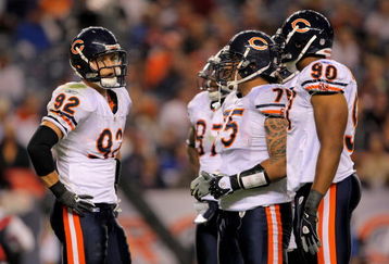 DENVER - AUGUST 30:  Linebacker Hunter Hillenmeyer #92 of the Chicago Bears runs the defensive huddle against  the Denver Broncos during preseason NFL action at INVESCO Field at Mile High on August 30, 2009 in Denver, Colorado. The Bears defeated the Broncos 27-17.  (Photo by Doug Pensinger/Getty Images)