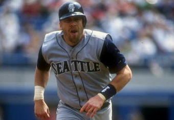 15 Aug 1998:  Catcher Joe Oliver #9 of the Seattle Mariners runs around the bases during a game against the Chicago White Sox at Comiskey Park in Chicago, Illinois. The Mariners defeated the White Sox 13-7. Mandatory Credit: Jonathan Daniel  /Allsport