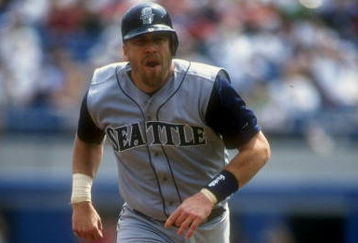 15 Aug 1998:  Catcher Joe Oliver #9 of the Seattle Mariners runs around the bases during a game against the Chicago White Sox at Comiskey Park in Chicago, Illinois. The Mariners defeated the White Sox 13-7. Mandatory Credit: Jonathan Daniel  /Allsport