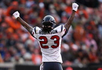 CLEVELAND - NOVEMBER 23:  Dunta Robinson #23 of the Houston Texans celebrates a missed field goal by the Cleveland Browns during the NFL game at Cleveland Browns Stadium on November 23, 2008 in Cleveland, Ohio.  (Photo by Andy Lyons/Getty Images)