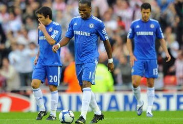 SUNDERLAND, ENGLAND - AUGUST 18: Didier Drogba and Deco (L) of Chelsea show their dejection after conceding the opening goal during the Barclays Premier League match between Sunderland and Chelsea at the Stadium of Light on August 18, 2009 in Manchester, England. (Photo by Michael Regan/Getty Images)