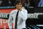 MILAN, ITALY - AUGUST 29:  AC Milan Manager Leonardo looks during the Serie A match between AC Milan and Inter Milan at Stadio Giuseppe Meazza on August 29, 2009 in Milan, Italy.  (Photo by Valerio Pennicino/Getty Images)