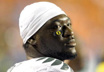 BOISE, ID - SEPTEMBER 3:  LaGarrette Blount #9 of the Oregon Ducks watches the clock as it winds downs and the Boise State defeat Oregon 19-8 on September 3, 2009 at Bronco Stadium in Boise, Idaho. Blount punched a Boise State Broncos player after the game causing quite a commotion and talk of him being arrested. (Photo by Steve Dykes/Getty Images)