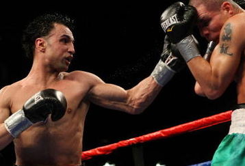 MASHANTUCKET, CT - APRIL 25:  Paulie Malignaggi lands a left Chris Fernandez during their bout at the MGM Grand at Foxwoods on April 25, 2009 in Mashantucket, Connecticut.  (Photo by Nick Laham/Getty Images)