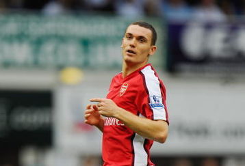 LIVERPOOL, ENGLAND - AUGUST 15:  Thomas Vermaelen of Arsenal during the Barclays Premier League match between Everton and Arsenal at Goodison Park on August 15, 2009 in Liverpool, England.  (Photo by Michael Regan/Getty Images)