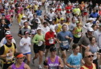 CHICAGO, IL - OCTOBER 9: Runners pass through downtown during the 2005 LaSalle Bank Chicago Marathon, October 9, 2005, in Chicago, Illinois. Kenyan Felix Limo won the race followed by fellow Kenyans Benjamin Maiyo and Daniel Njenga. American Deena Kastor was the first woman to cross the finish line followed by Constantina Tomescu-Dita, of Romania, and Masako Chiba of Japan. (Photo by Brian Kersey/Getty Images)