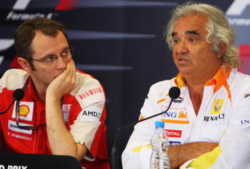 ISTANBUL, TURKEY - JUNE 05:  (L-R) Ferrari Sporting Director Stefano Domenicali and Renault F1 Team Principal Flavio Briatore attend a press conference following practice for the Turkish Formula One Grand Prix at Istanbul Park on June 5, 2009, in Istanbul, Turkey.  (Photo by Mark Thompson/Getty Images)