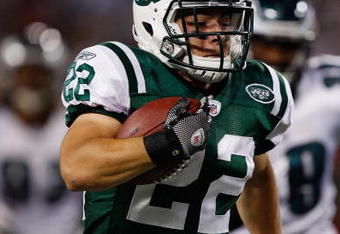 EAST RUTHERFORD, NJ - SEPTEMBER 3: Danny Woodhead #22 of the New York Jets runs against the Philadelphia Eagles during the game on September 3, 2009 at Giants Stadium in East Rutherford, New Jersey. (Photo by Jared Wickerham/Getty Images)