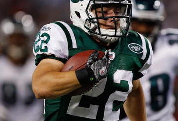 EAST RUTHERFORD, NJ - SEPTEMBER 3: Danny Woodhead #22 of the New York Jets runs against the Philadelphia Eagles during the game on September 3, 2009 at Giants Stadium in East Rutherford, New Jersey. (Photo by Jared Wickerham/Getty Images)