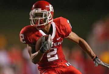 PISCATAWAY, NJ - OCTOBER 6:  Wide Receiver Tim Brown #2 runs during a game against the Cincinnati Bearcats at Rutgers Stadium October 6, 2007 in Piscataway, New Jersey.  (Photo by Mike Ehrmann/Getty Images)