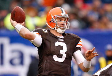 CLEVELAND - NOVEMBER 30:  Quarterback Derek Anderson #3 of the Cleveland Browns passes the ball during their NFL game against the Indianapolis Colts on November 30, 2008 at Cleveland Browns Stadium in Cleveland, Ohio. The Colts defeated the Browns 10-6.  (Photo by Gregory Shamus/Getty Images)