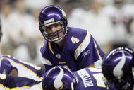 HOUSTON - AUGUST 31: Quarterback Brett Favre #4 of the Minnesota Vikings sets at the line of scrimmage against the Houston Texans at Reliant Stadium on August 31, 2009 in Houston, Texas. (Photo by Bob Levey/Getty Images)