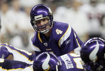 HOUSTON - AUGUST 31:  Quarterback Brett Favre #4 of the Minnesota Vikings sets at the line of scrimmage against the Houston Texans at Reliant Stadium on August 31, 2009 in Houston, Texas.  (Photo by Bob Levey/Getty Images)
