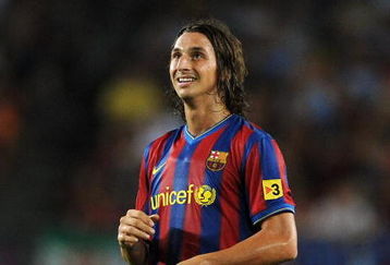 BARCELONA, SPAIN - AUGUST 31:  Zlatan Ibrahimovic   of Barcelona waits for play to resume during the La Liga match between Barcelona and Sporting Gijon at the Nou Camp stadium on August 31, 2009 in Barcelona, Spain.  (Photo by Denis Doyle/Getty Images)