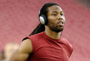 GLENDALE, ARIZONA - AUGUST 22: Larry Fitzgerald #11 of the Arizona Cardinals warms up before the game against  the San Diego Chargers at the University of Phoenix Stadium on August 22, 2009 in Glendale, Arizona. (Photo by Christian Petersen/Getty Images)